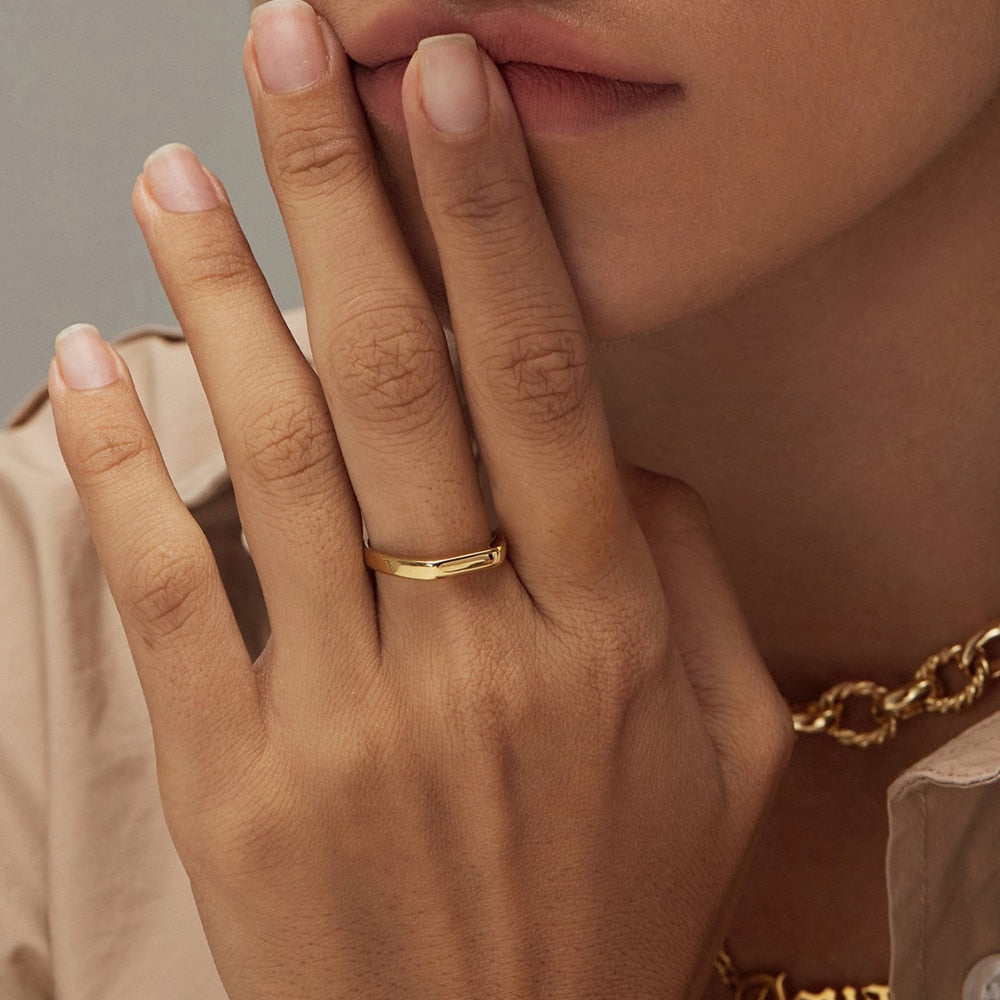 Elisa - Simple And Classic Horizontal Strip Ring