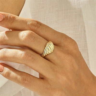 Letícia - Shell textured ring