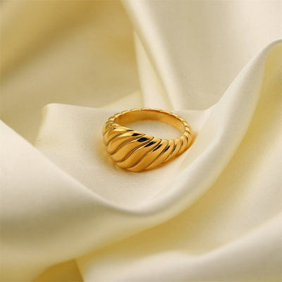 Letícia - Shell textured ring
