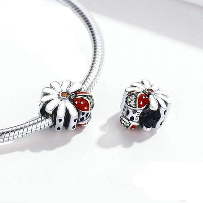 Silver Ladybug Flower Charm - Figueira